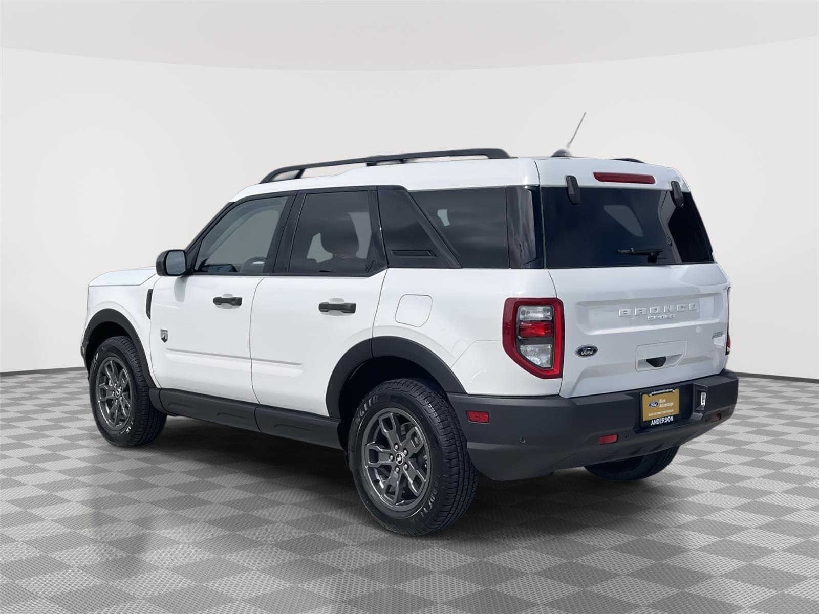 Vehicle photo 9