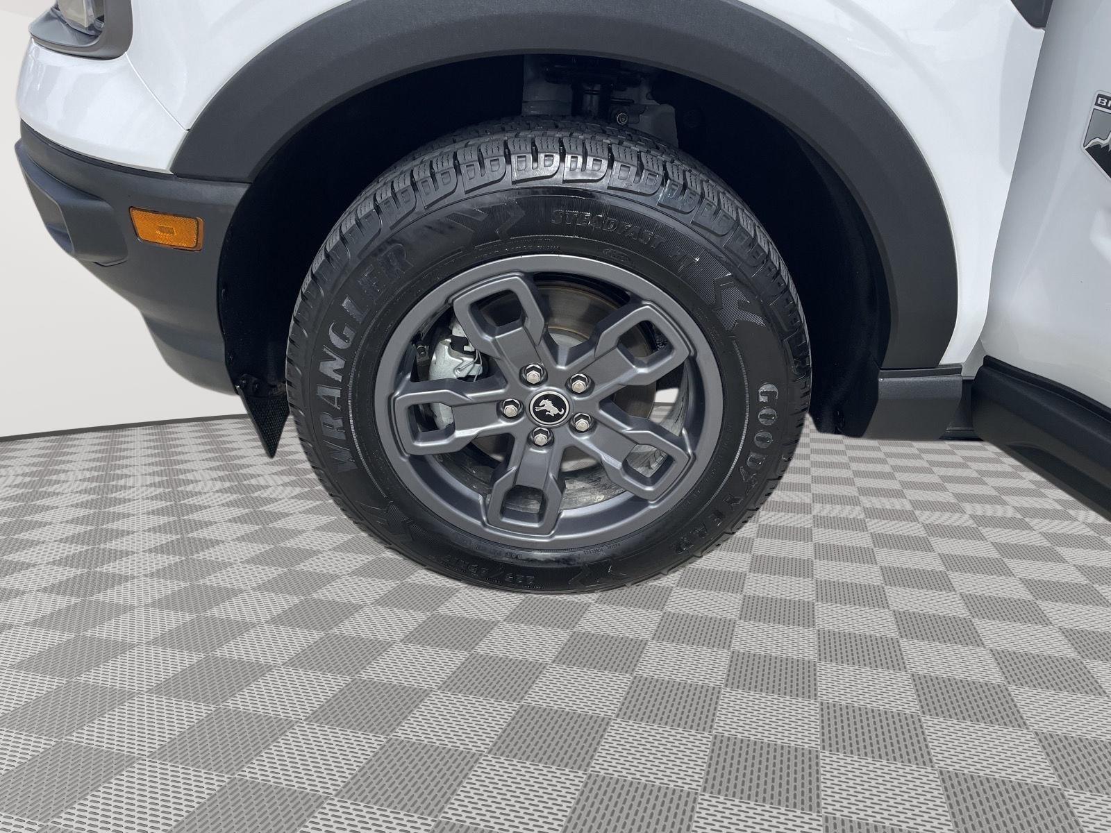 Vehicle photo 10