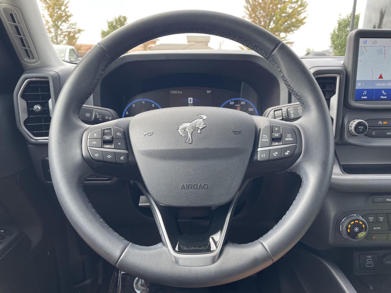 Vehicle photo 12