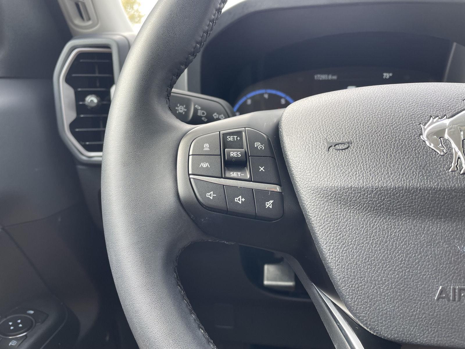 Vehicle photo 13