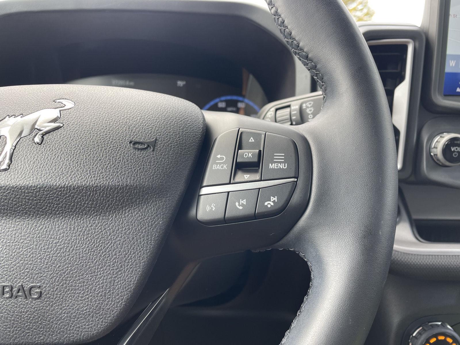 Vehicle photo 14