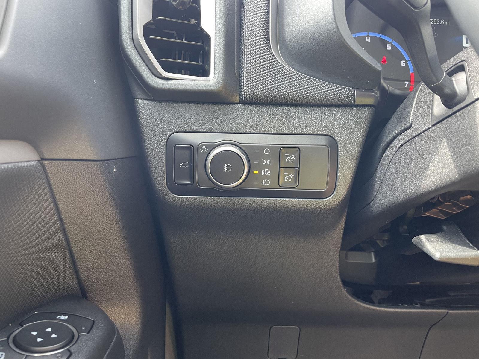 Vehicle photo 16