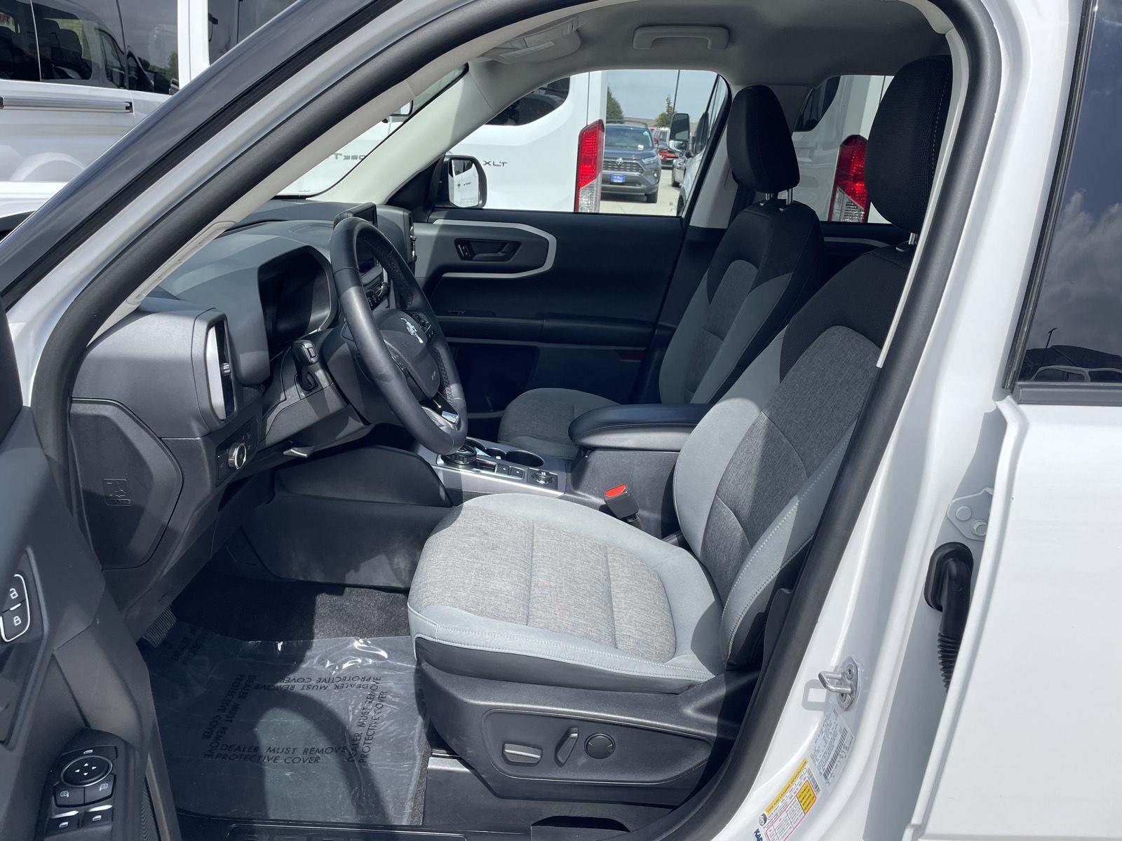 Vehicle photo 17