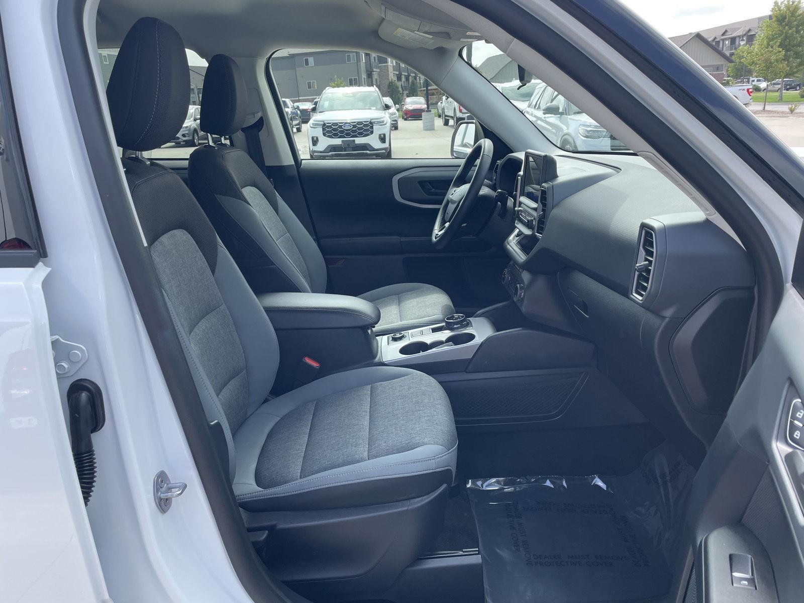 Vehicle photo 19