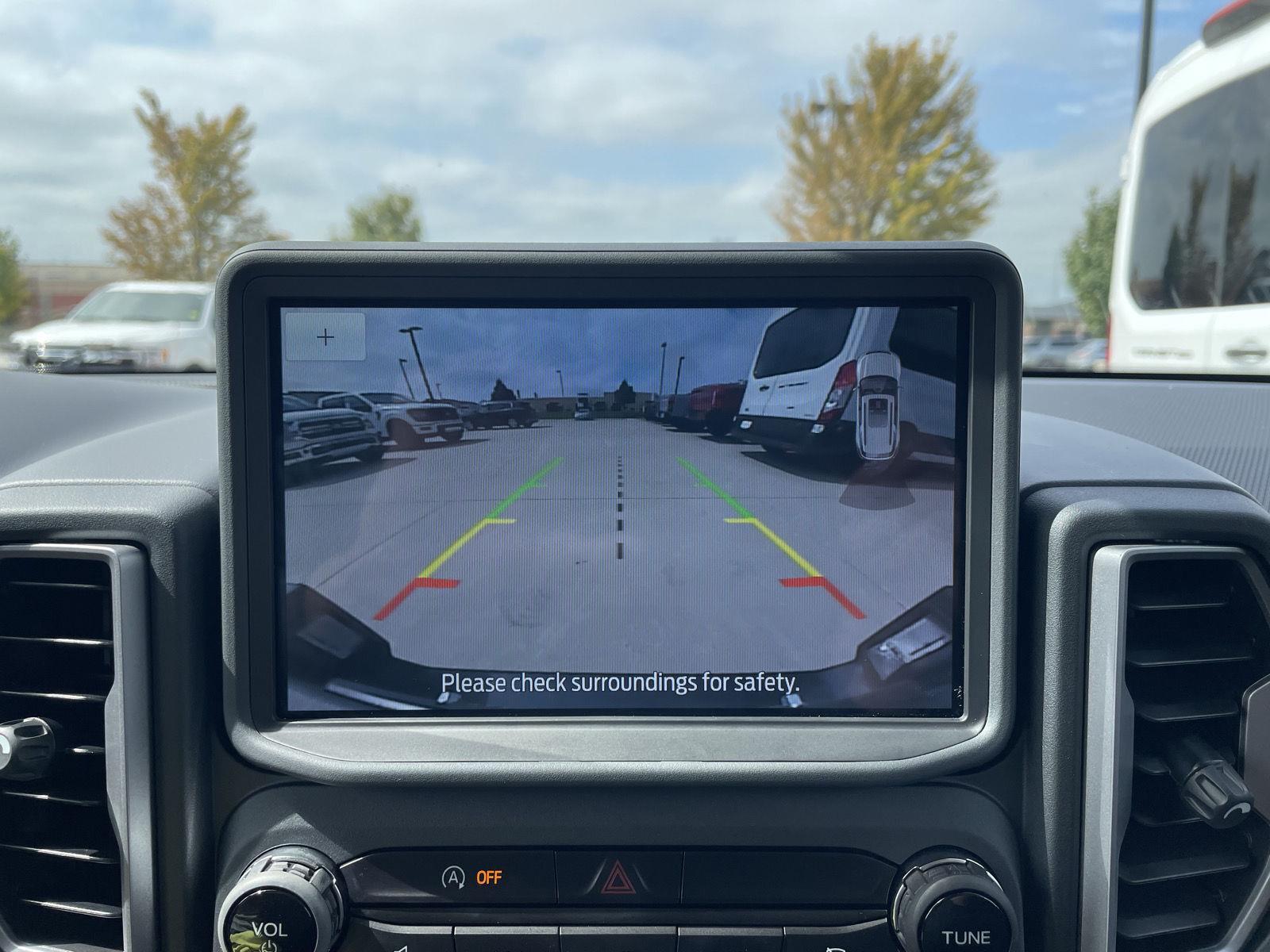 Vehicle photo 23