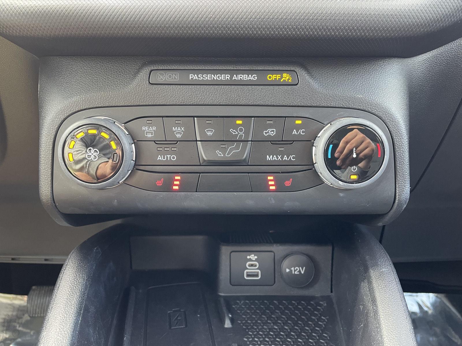 Vehicle photo 28
