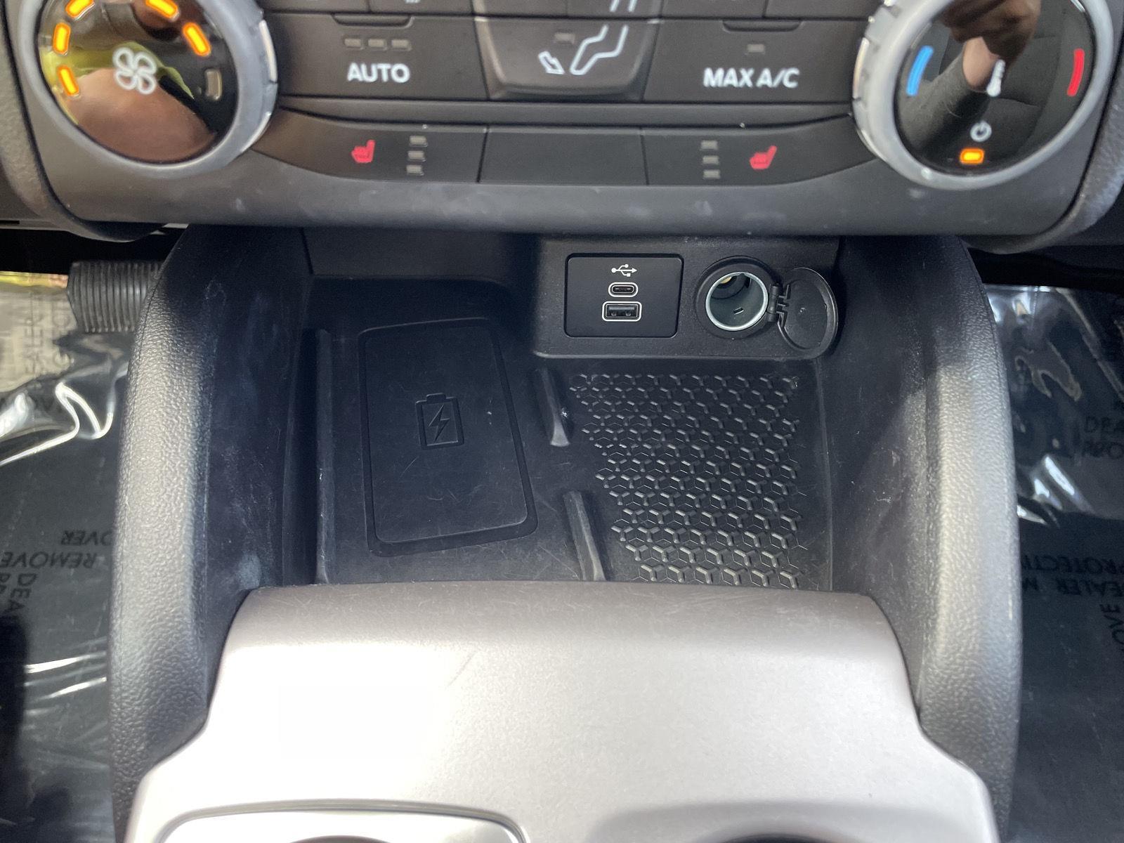 Vehicle photo 29