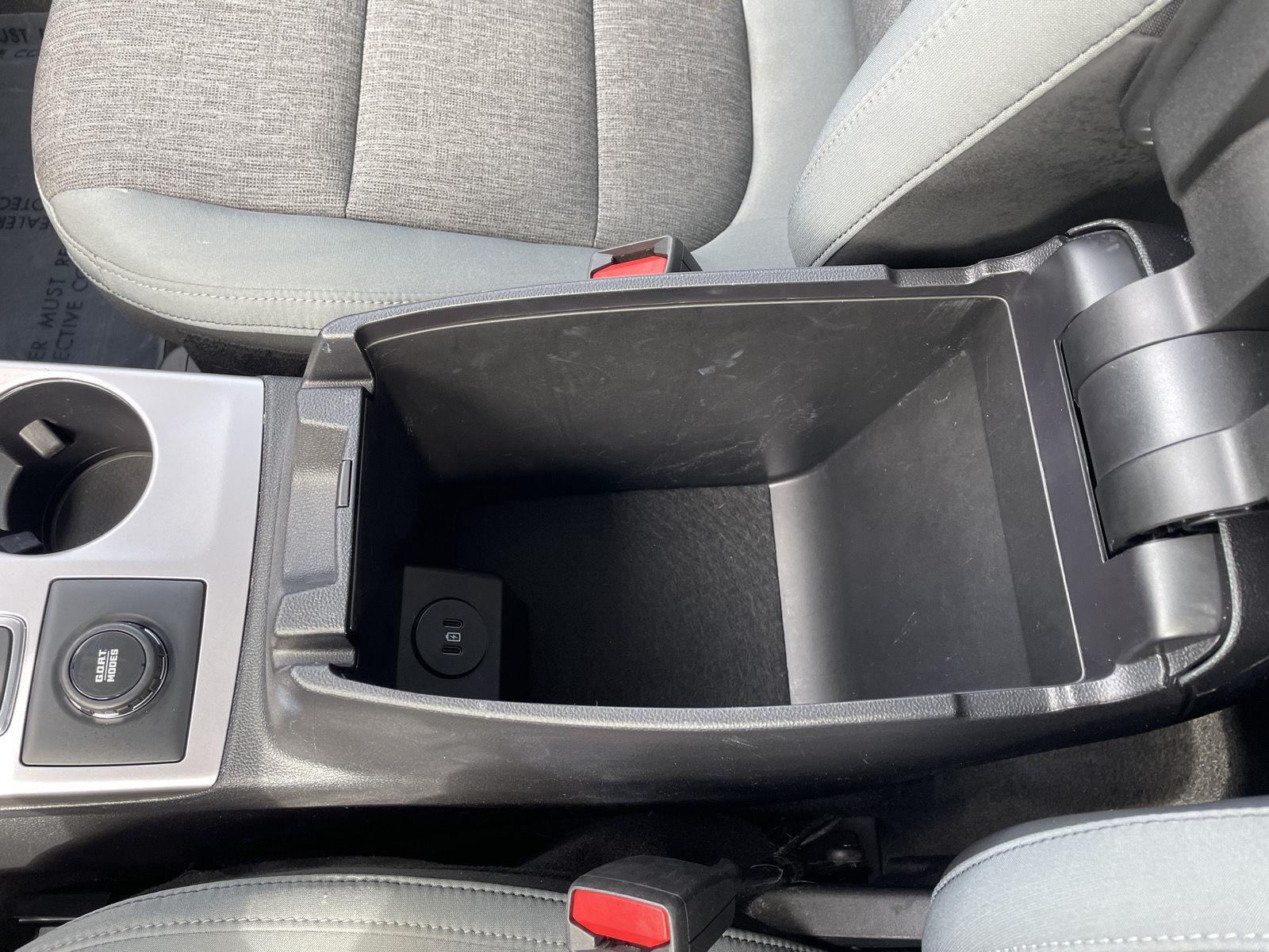 Vehicle photo 32