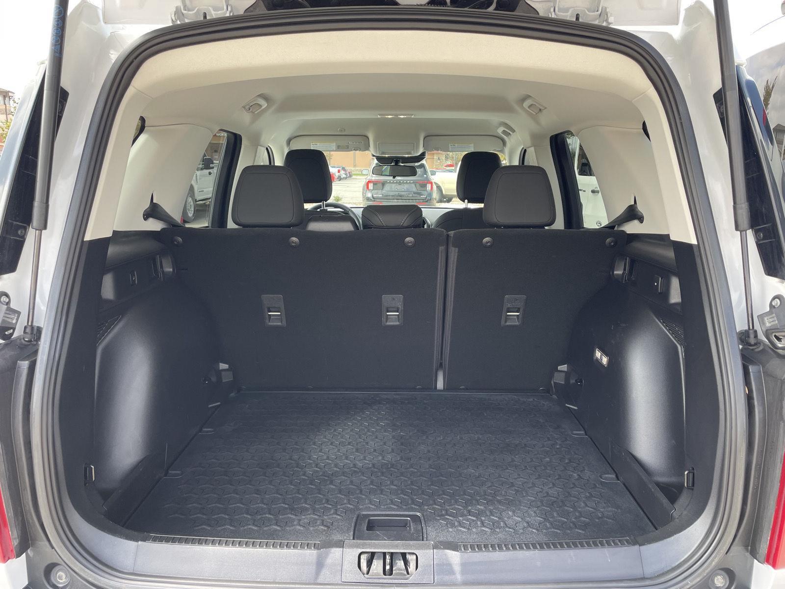 Vehicle photo 36