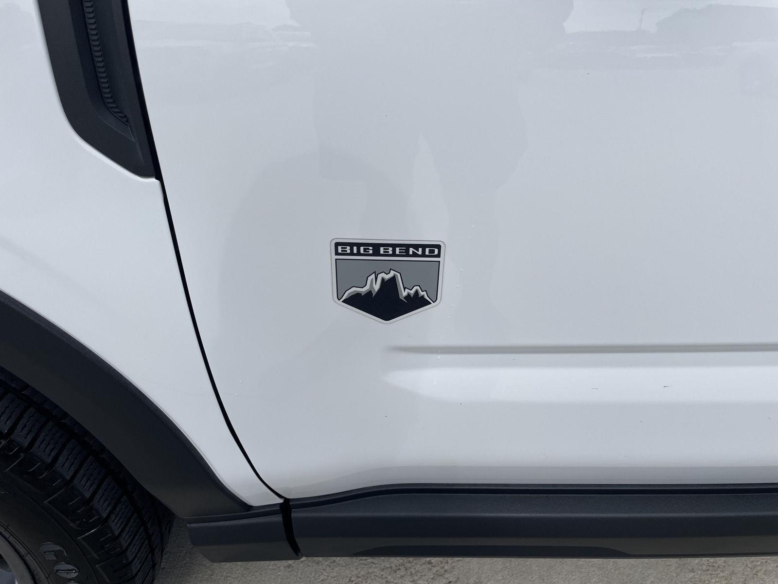 Vehicle photo 38