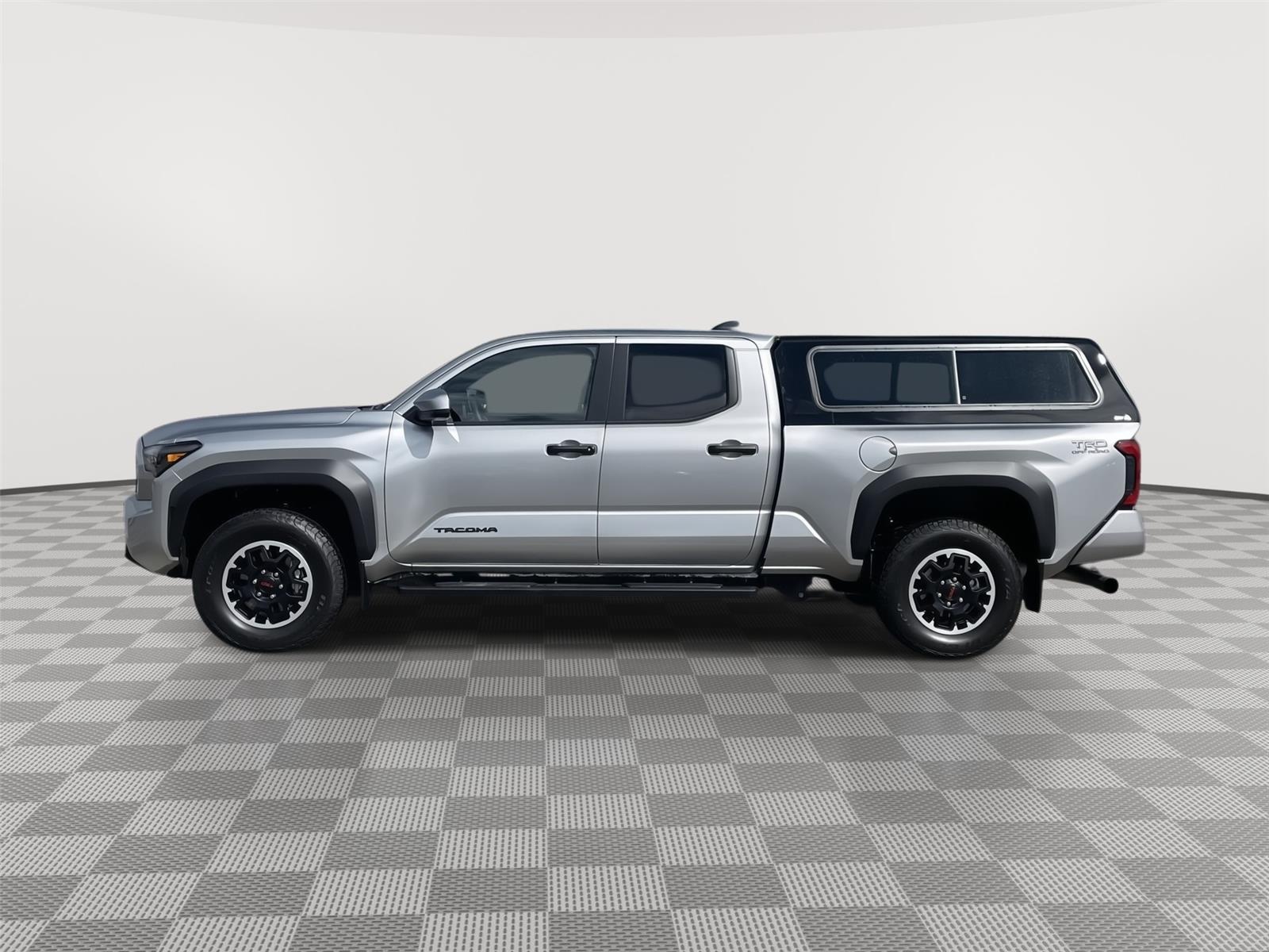 Vehicle photo 2