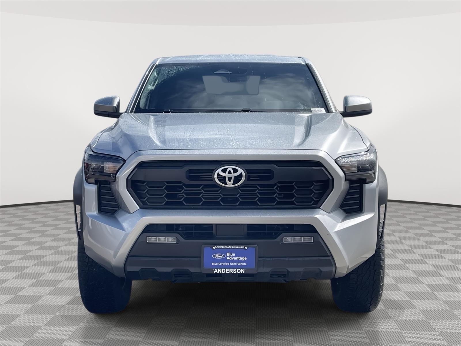 Vehicle photo 4