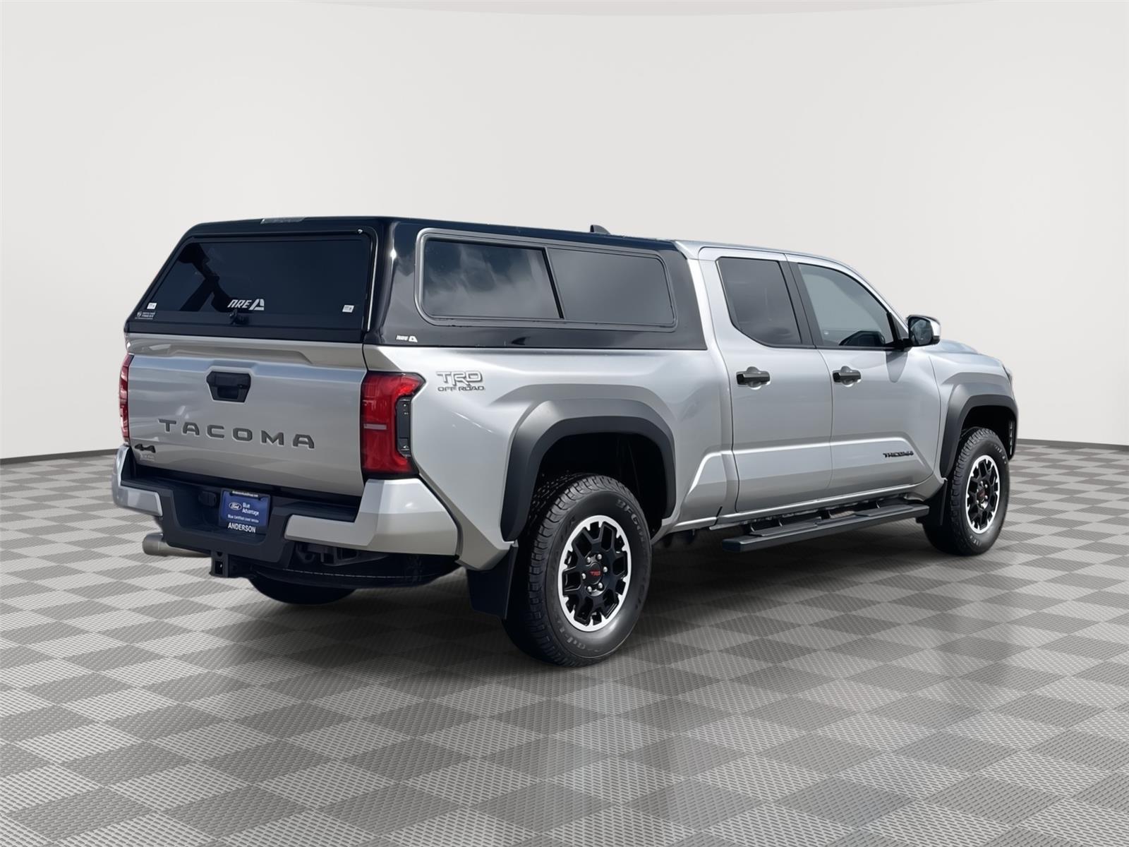 Vehicle photo 7