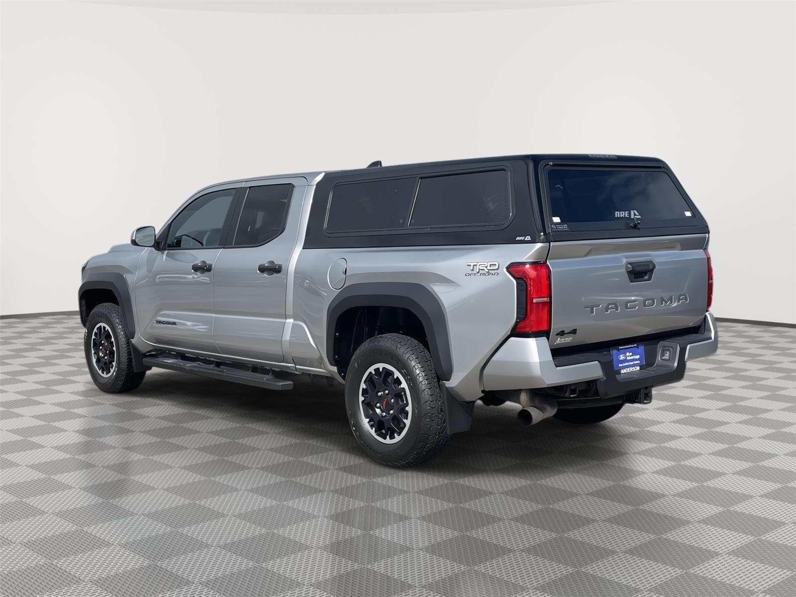Vehicle photo 9