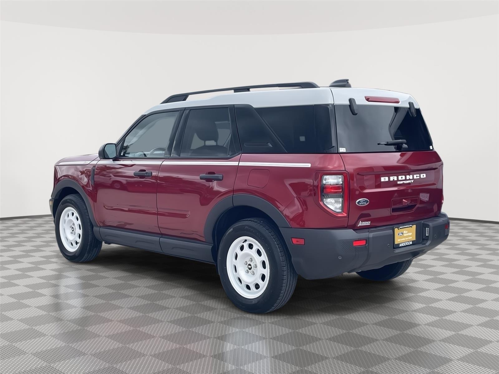 Vehicle photo 9