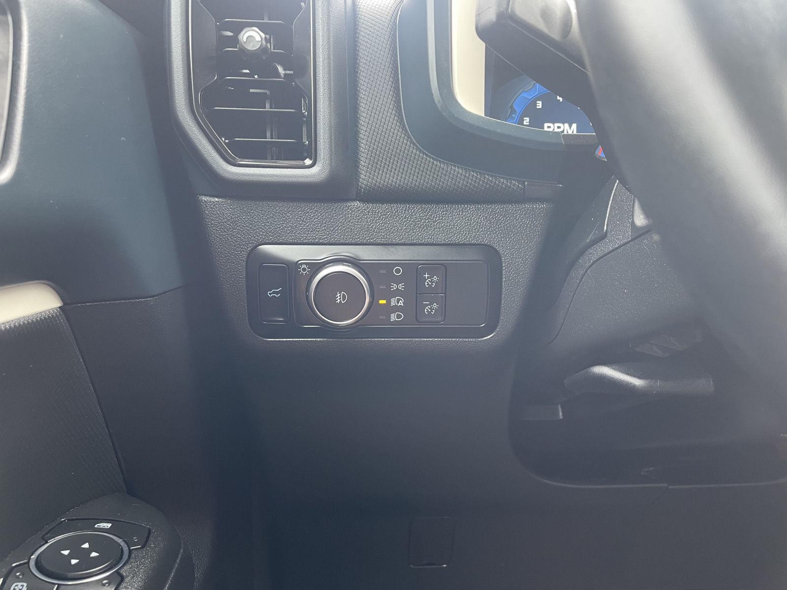 Vehicle photo 16