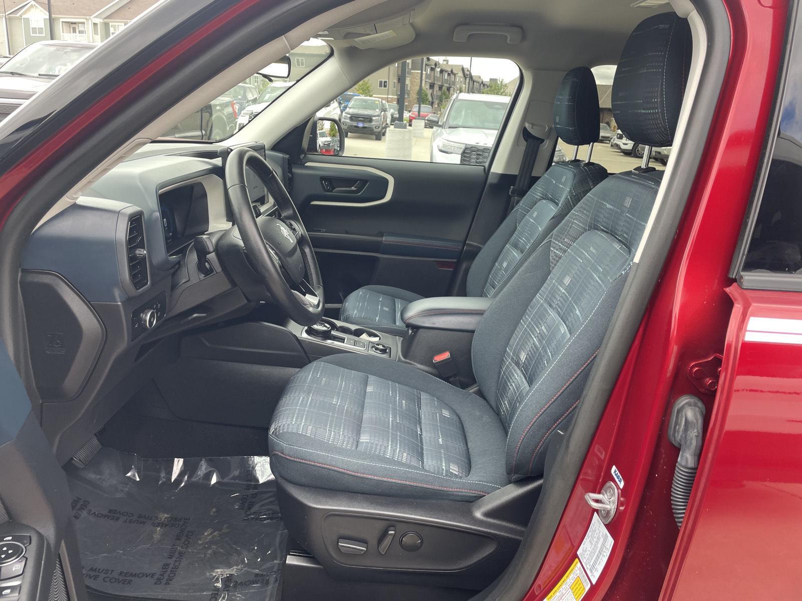 Vehicle photo 17