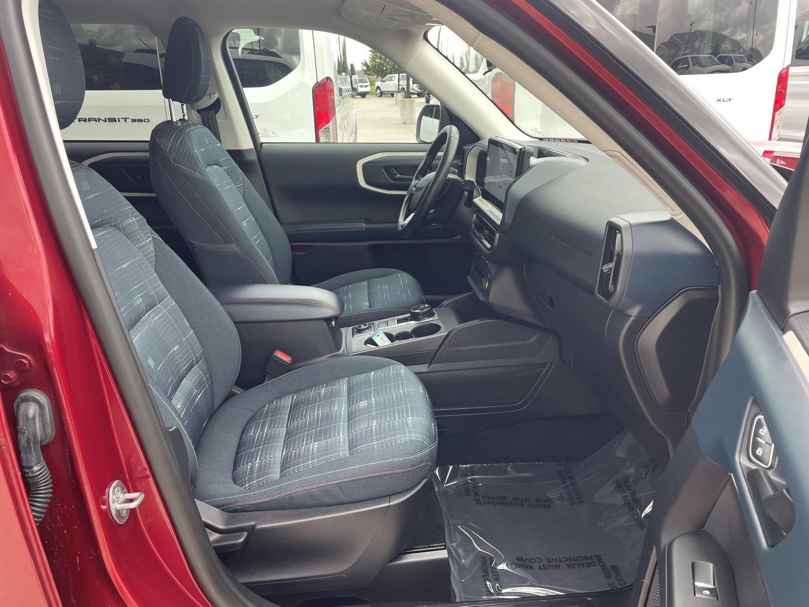 Vehicle photo 19