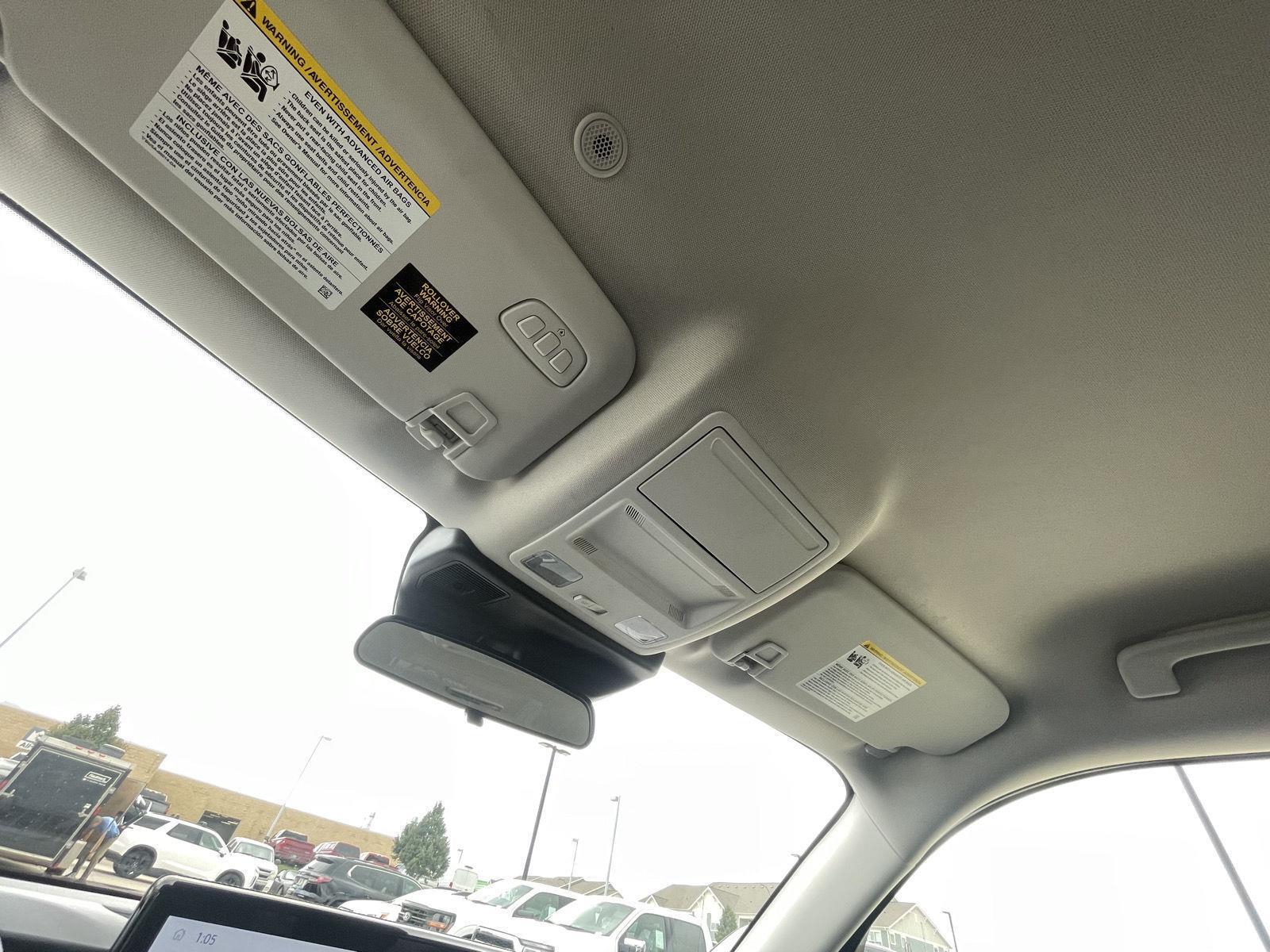Vehicle photo 21