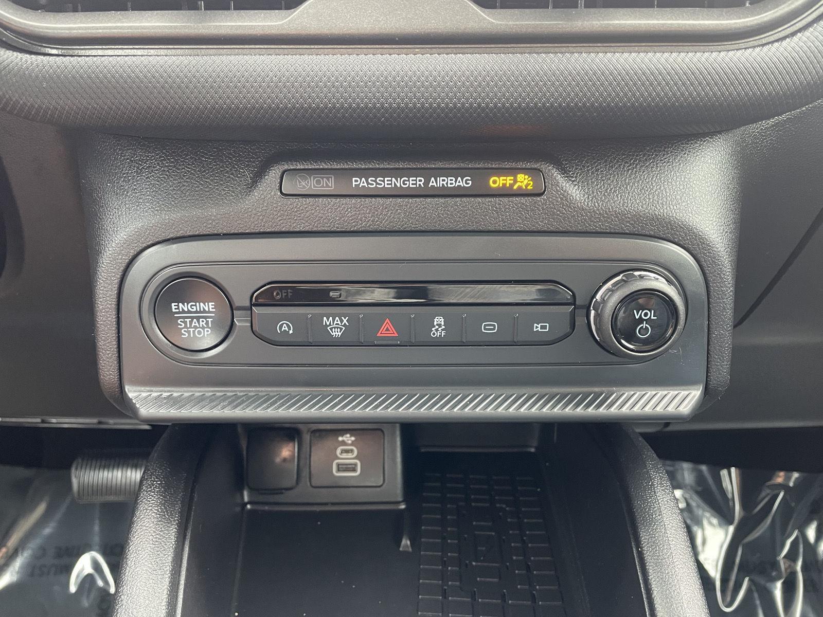 Vehicle photo 24