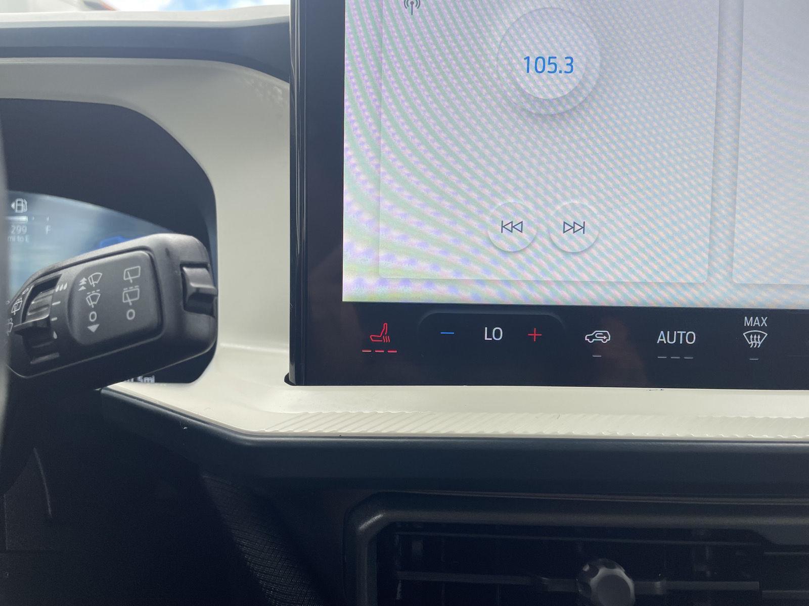Vehicle photo 25
