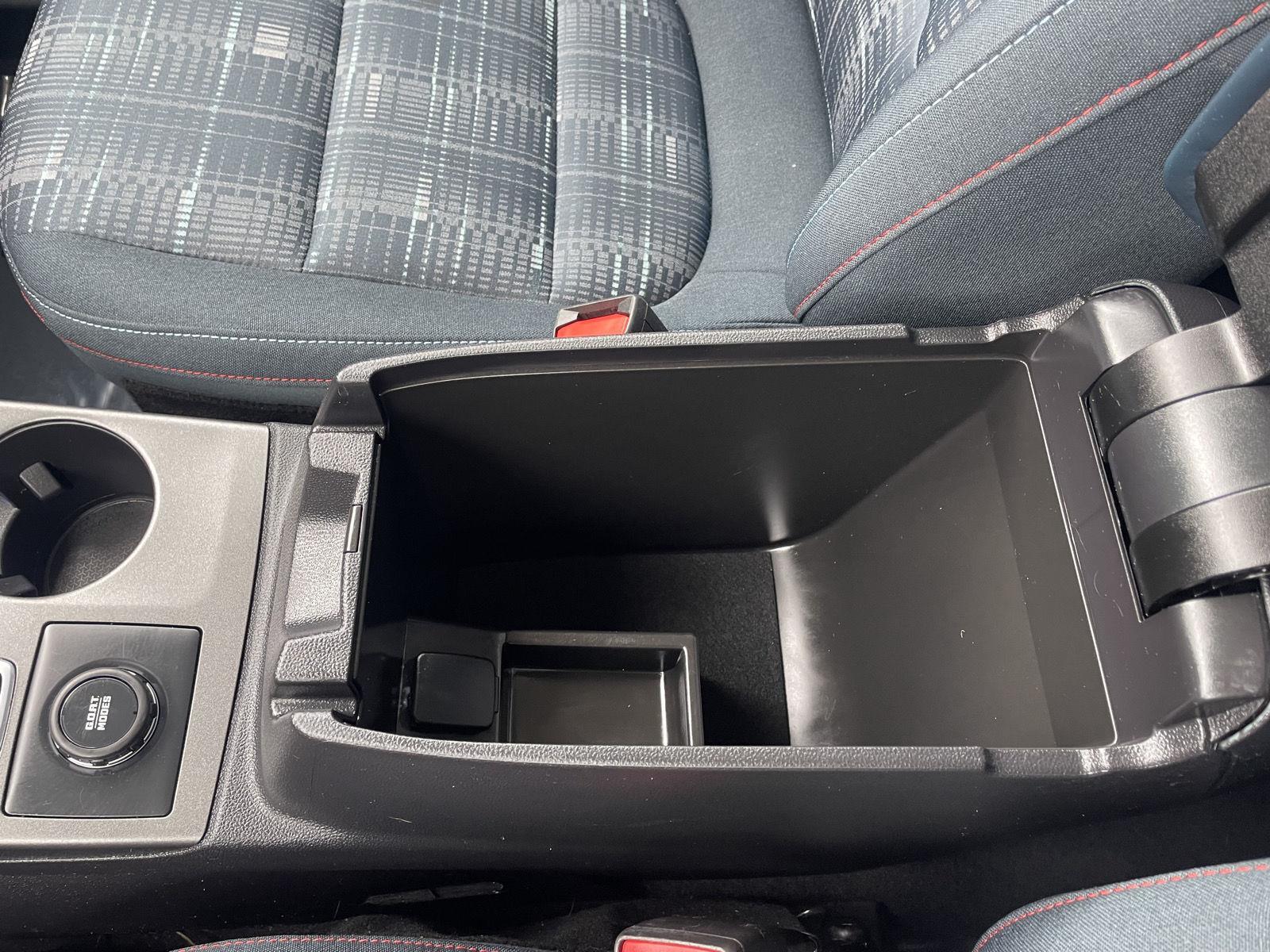 Vehicle photo 29