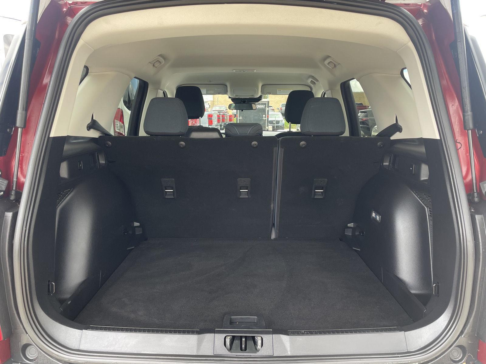 Vehicle photo 33