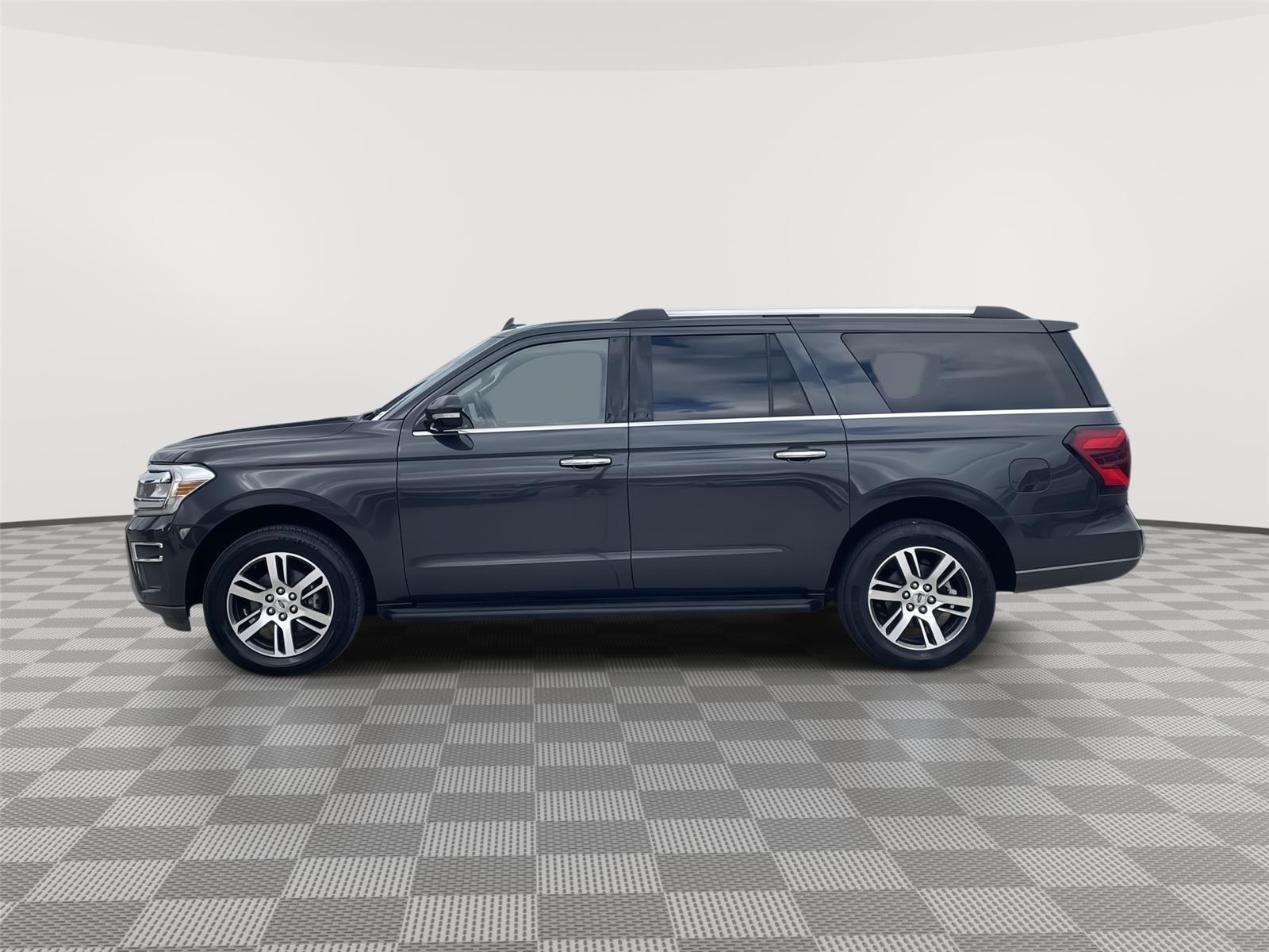 Vehicle photo 2