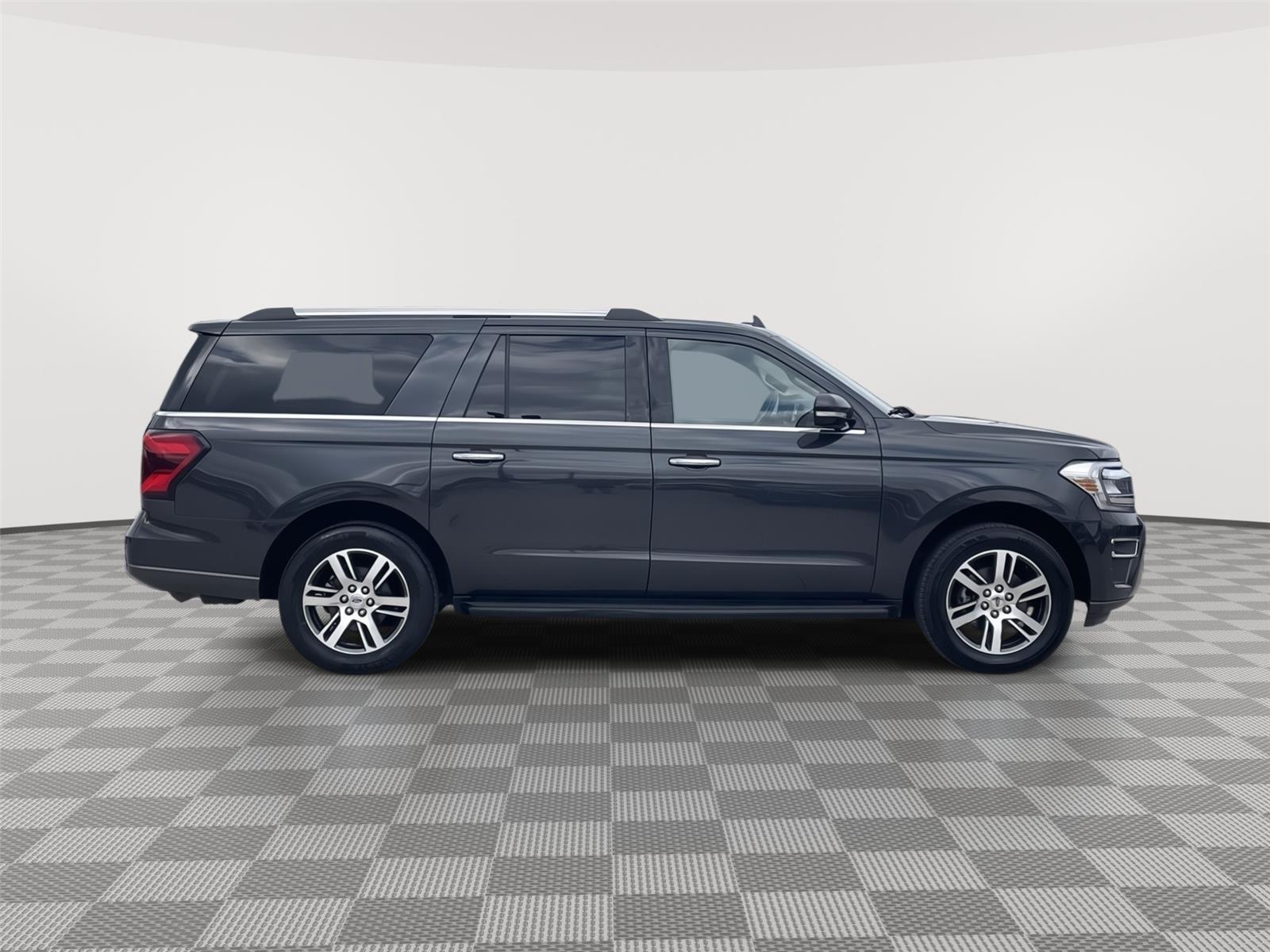 Vehicle photo 6