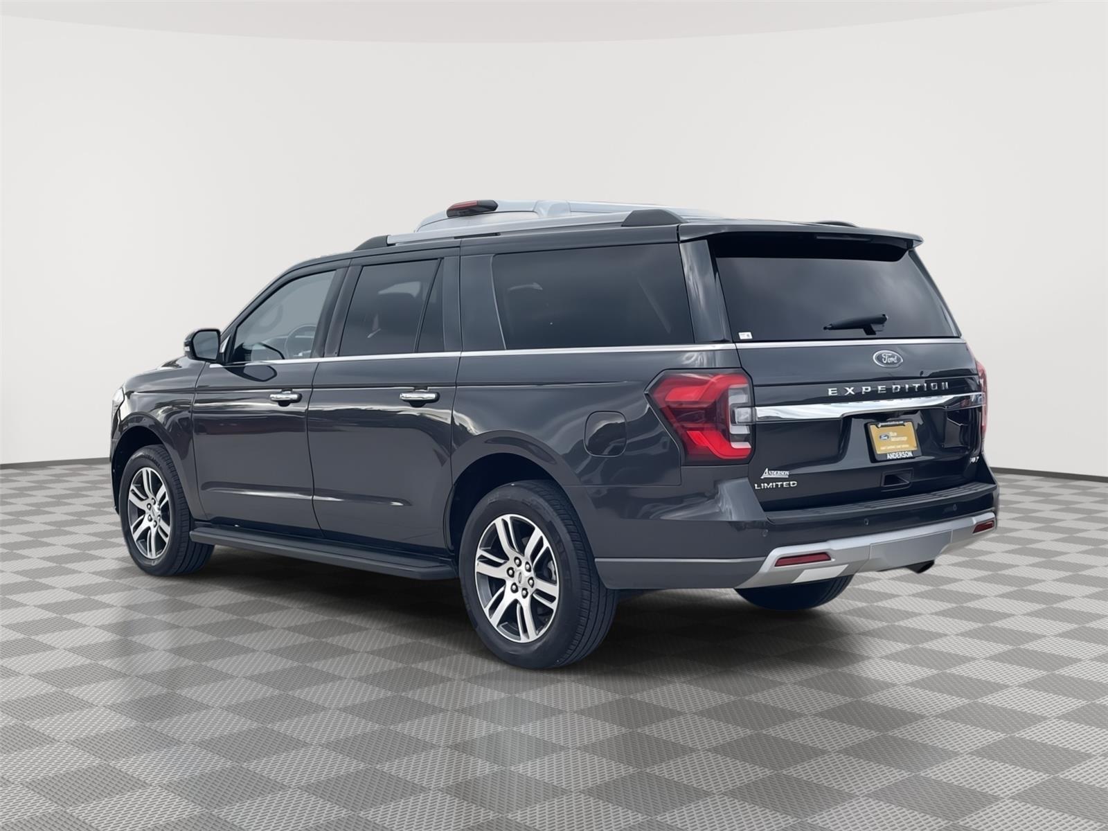 Vehicle photo 9