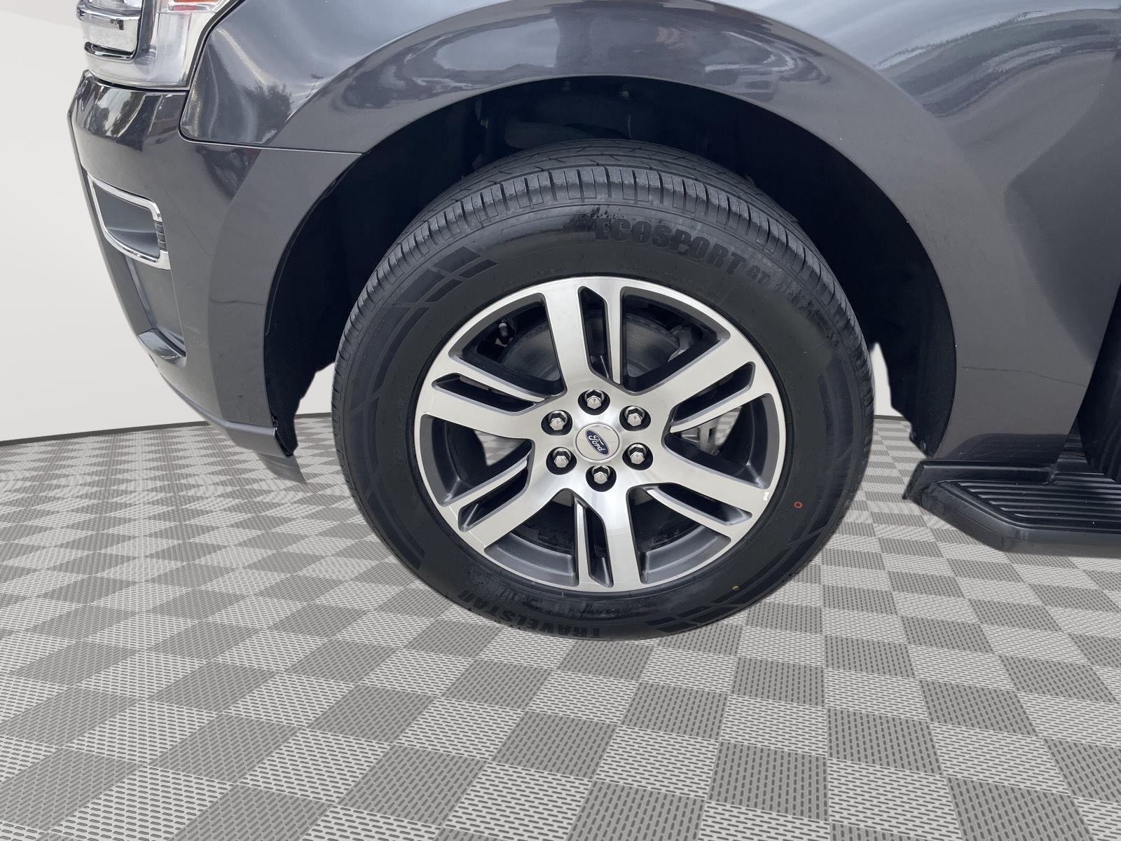 Vehicle photo 10