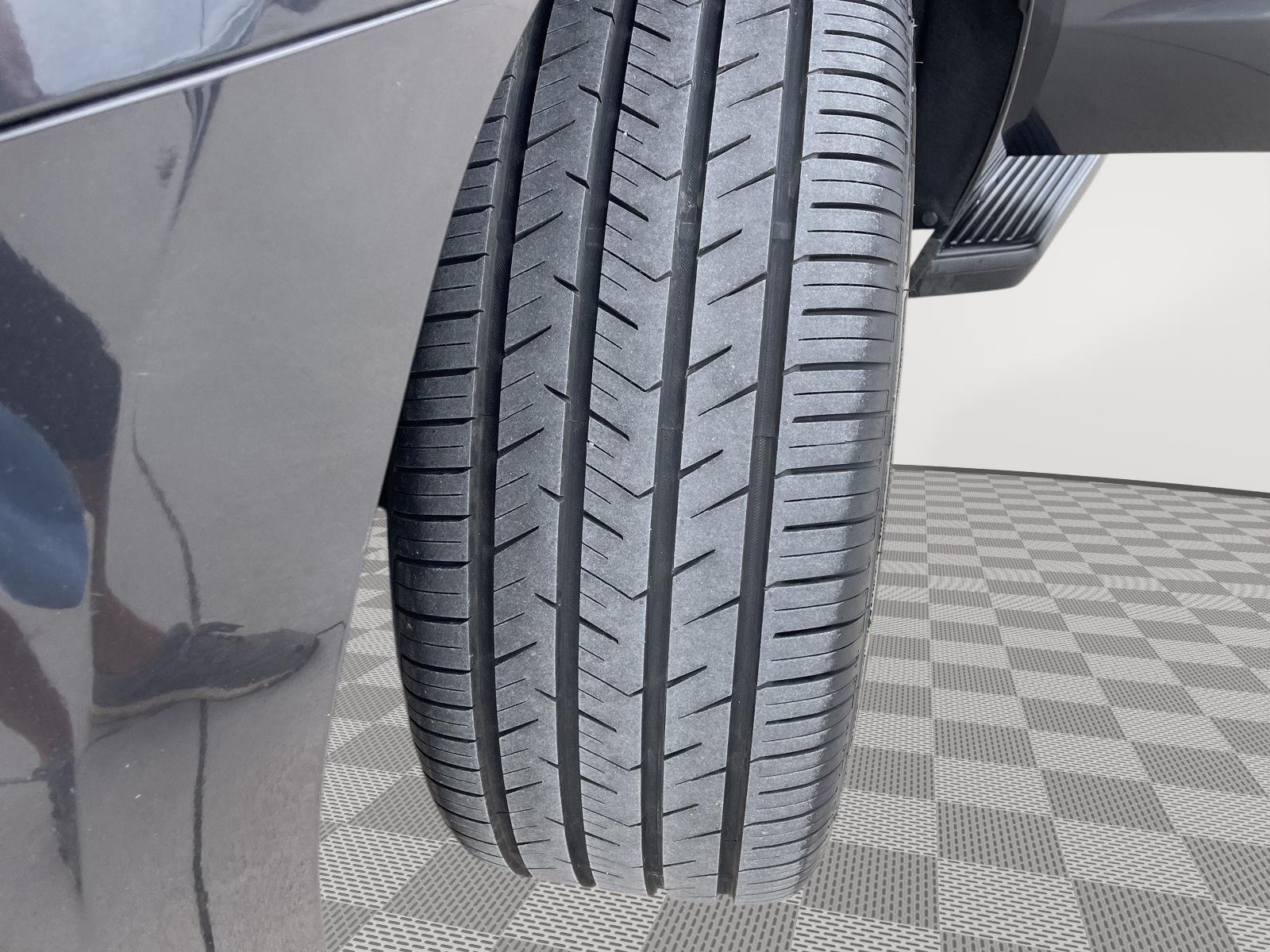 Vehicle photo 11