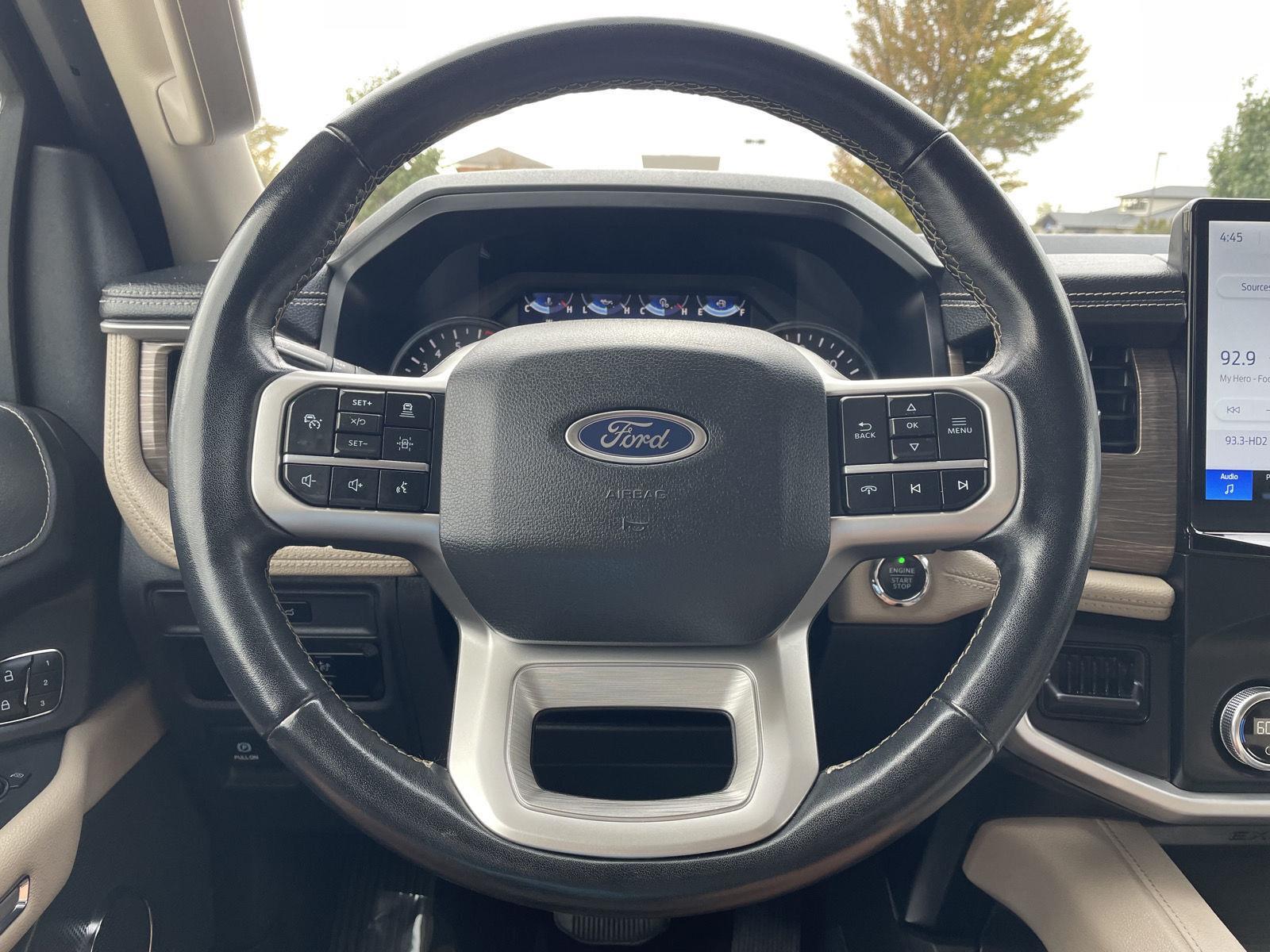 Vehicle photo 12