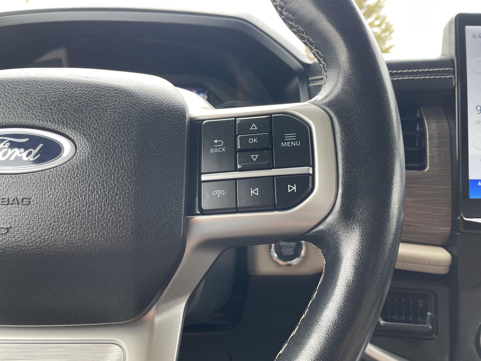 Vehicle photo 14