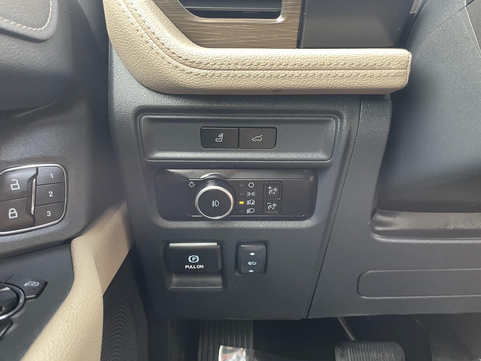 Vehicle photo 16