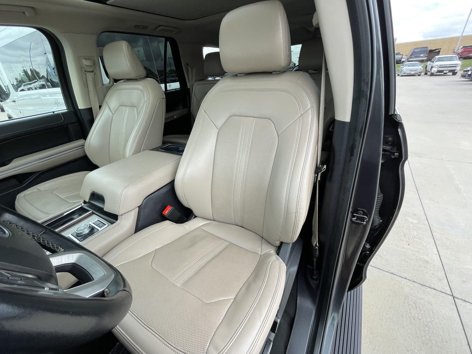 Vehicle photo 18