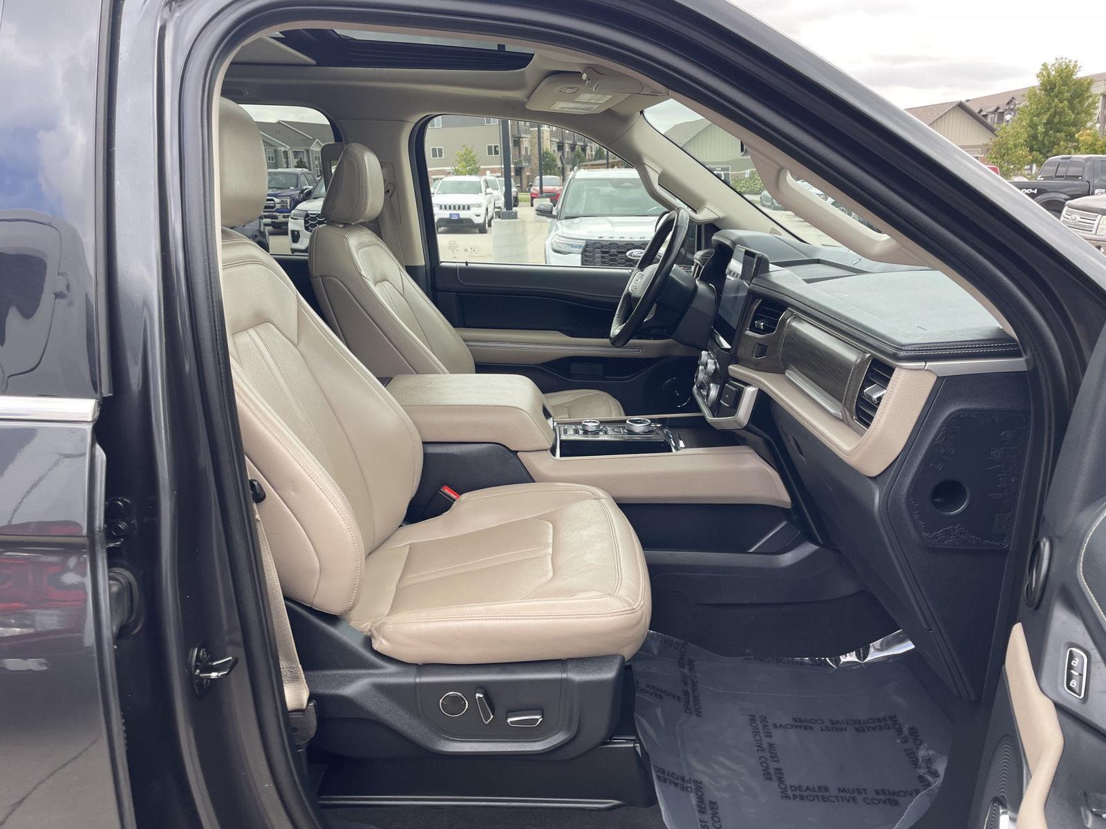 Vehicle photo 19