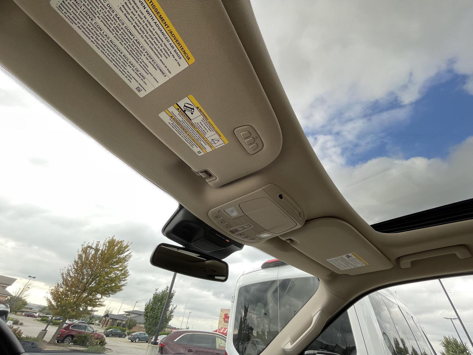 Vehicle photo 23