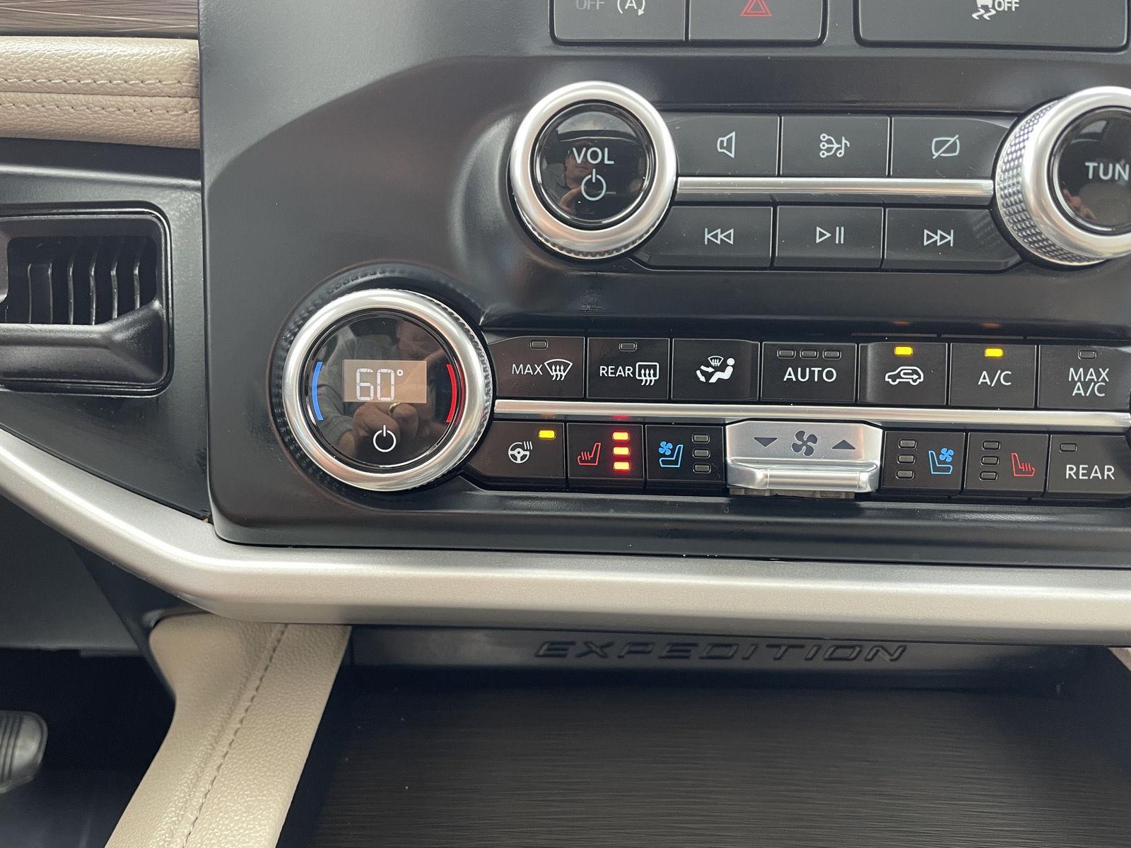 Vehicle photo 30