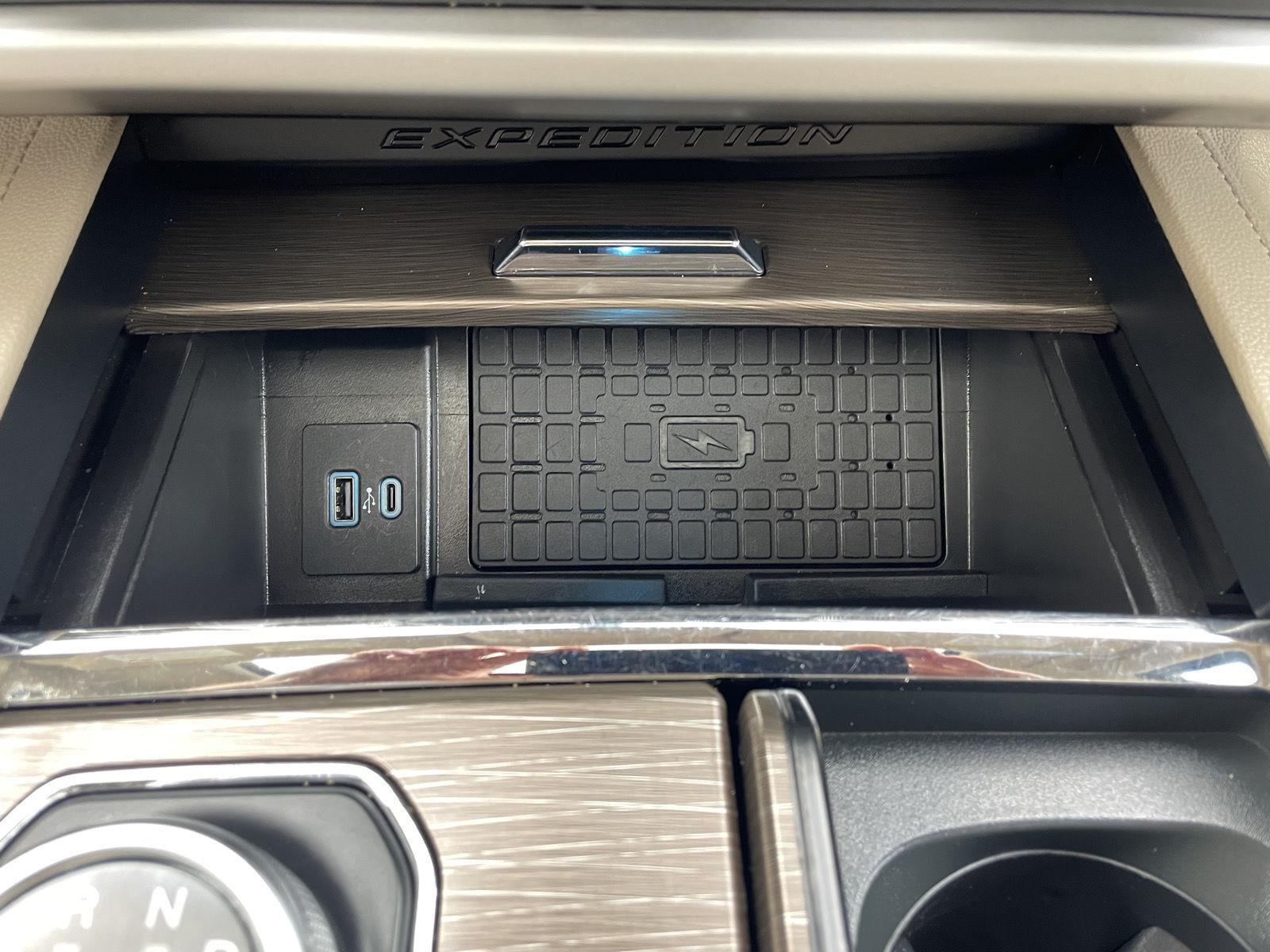 Vehicle photo 32