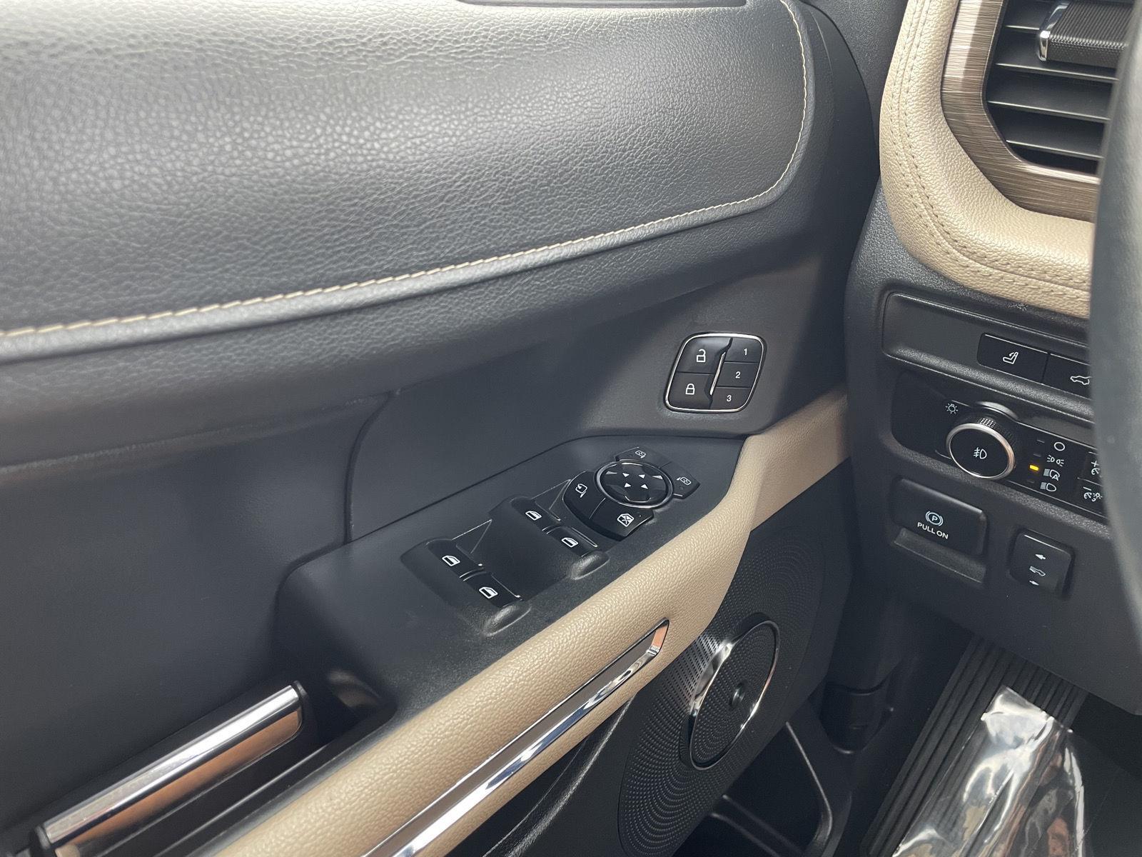 Vehicle photo 33