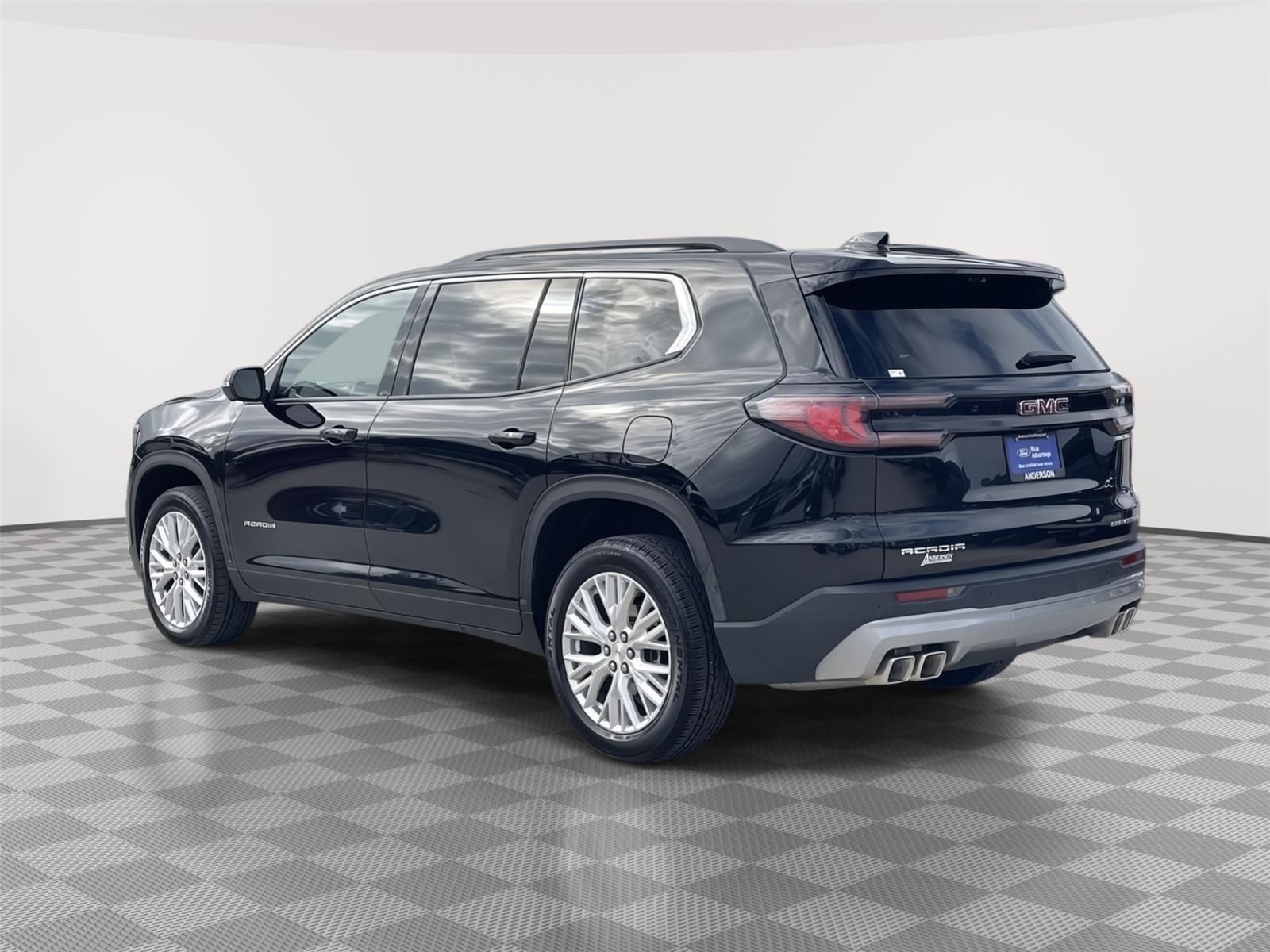 Vehicle photo 9