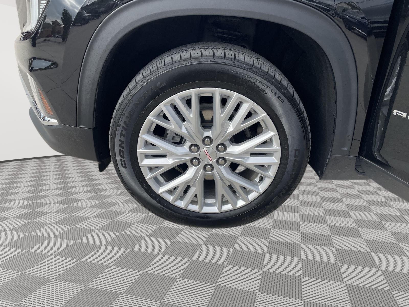 Vehicle photo 10