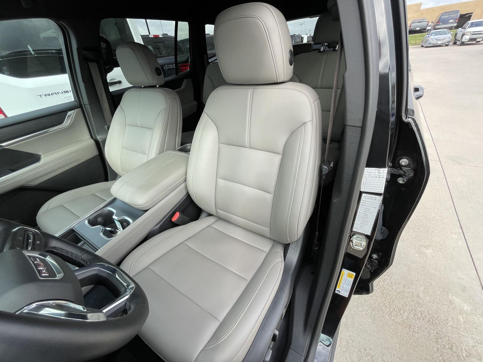 Vehicle photo 17