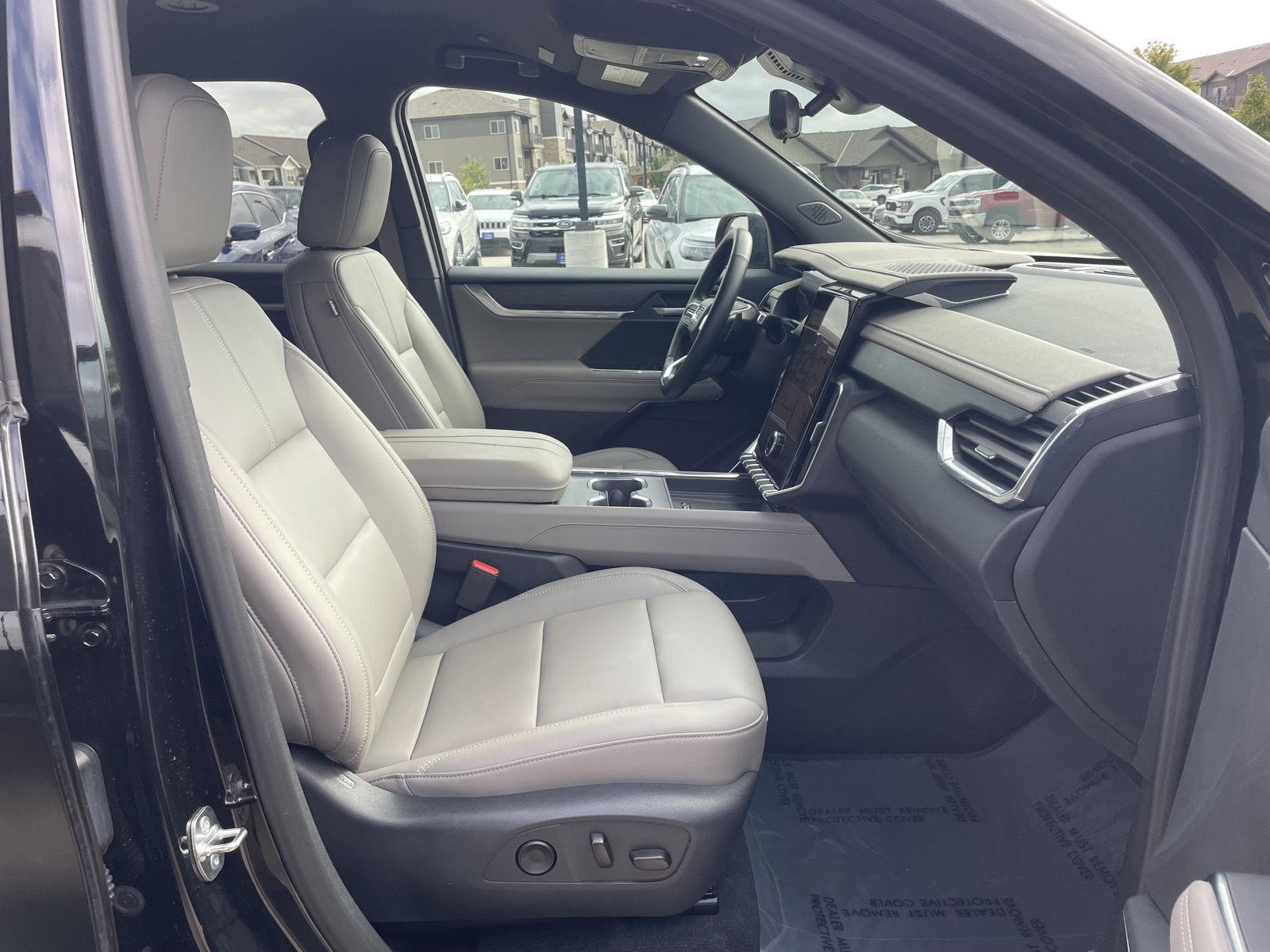 Vehicle photo 18