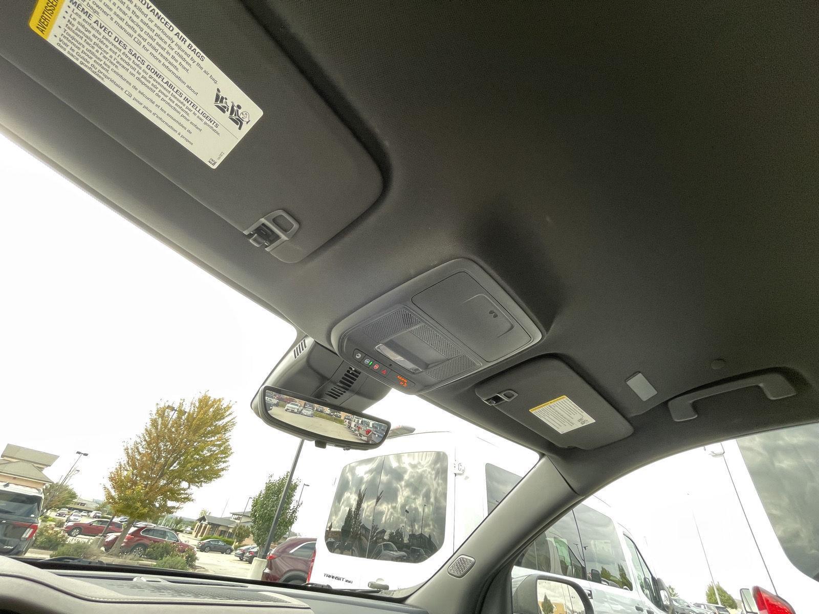 Vehicle photo 21