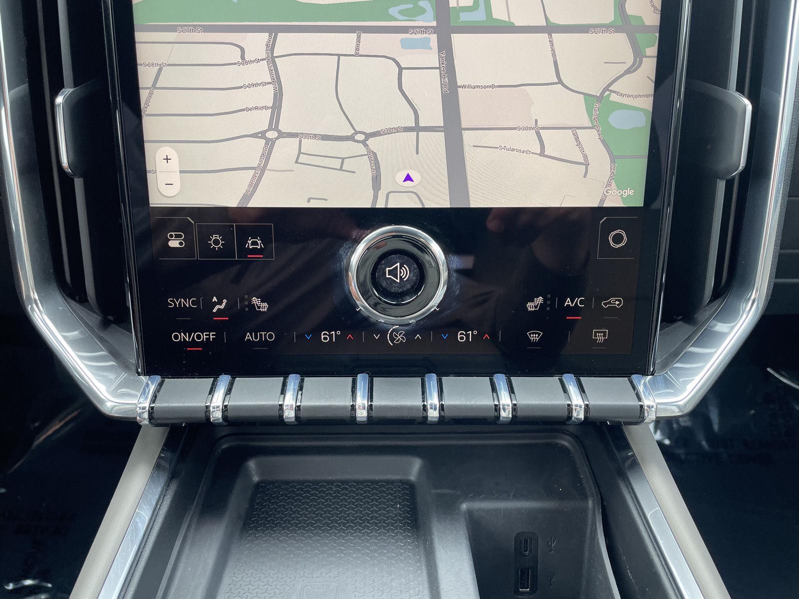 Vehicle photo 28