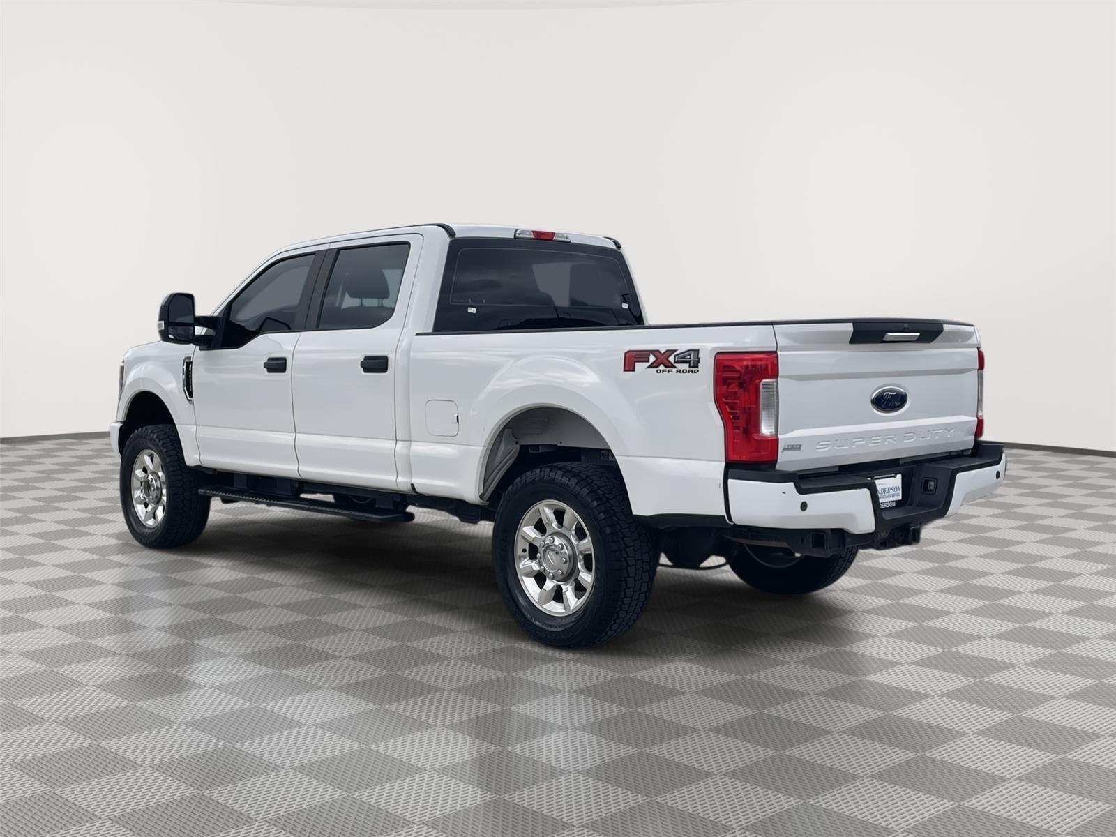 Vehicle photo 9