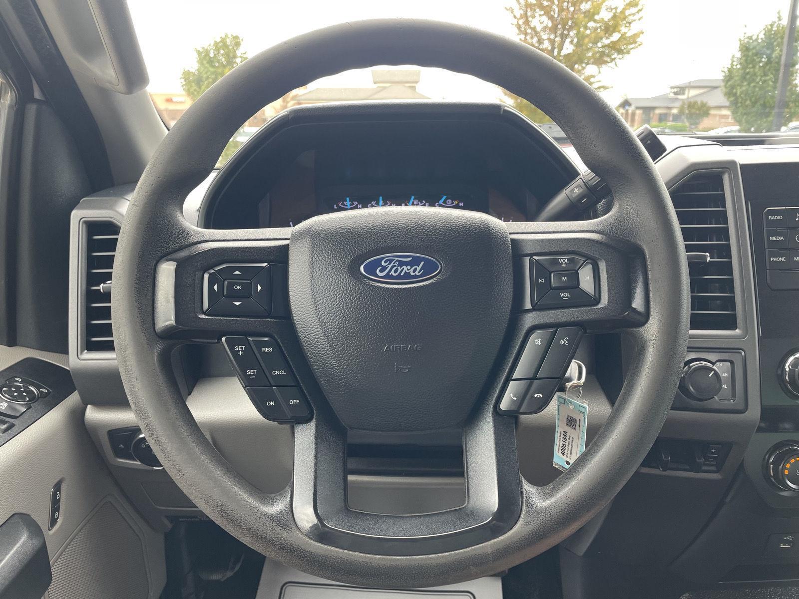 Vehicle photo 12