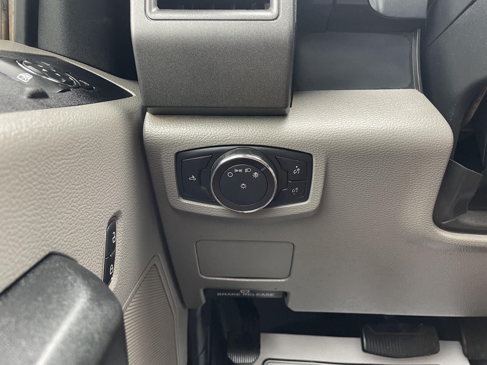 Vehicle photo 16